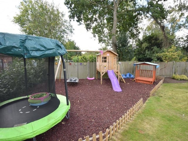 Another cheery area of the back garden, Looks like fun!