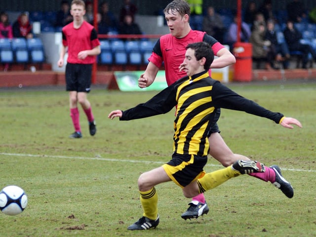 Pride of Shirebrook (pink strip) v Ashfield Scaffolding in an U18's cup final.