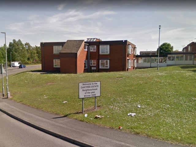 There were two people aged 100 or over in theOak Tree & Ransom Wood area at the time of the 2021 census.