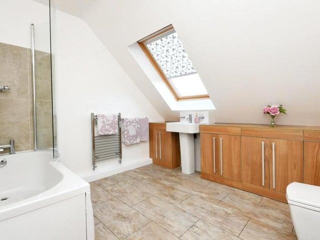 Sandwiched between two of the bedrooms on the first floor is this attractive and contemporary family bathroom