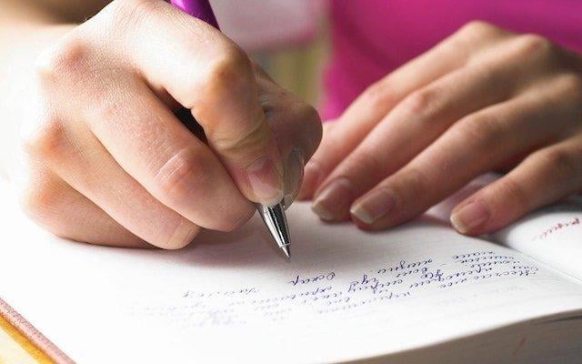 Many people are tempted to make ambitious resolutions, but a better approach is to set small, achievable goals. Whether you want to lose a few pounds, save some money, or start dating, it’s important to take it slow. Focus on what you want to gain or lose in 2025, and take it from there.