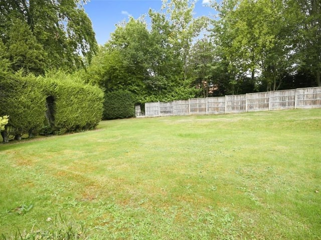 We close our gallery with an image that underlines how private and enclosed the gorgeous, green garden is.