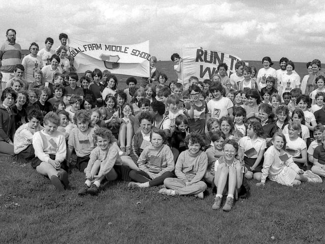 Bull Farm schoolchildren enjoy a day out in 1986.