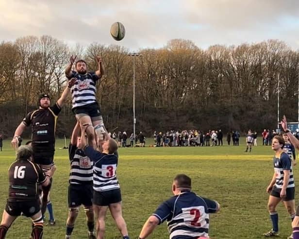 Mansfield v Belgrave lineout action.