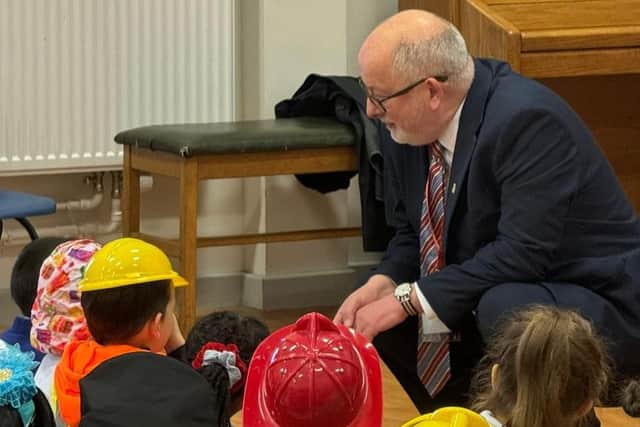 Steve Yemm MP at a local school in Mansfield