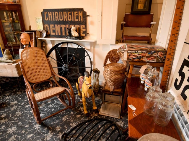 The area has a wealth of antique shops that provide people with a perfect second-hand shopping experience. Quirky Duck Interiors, Huthwaite, is a popular place for vintage goods. As is Mansfield's Victoria Antiques Centre and Hucknall's Bayliss Vintage - an antique furniture store.