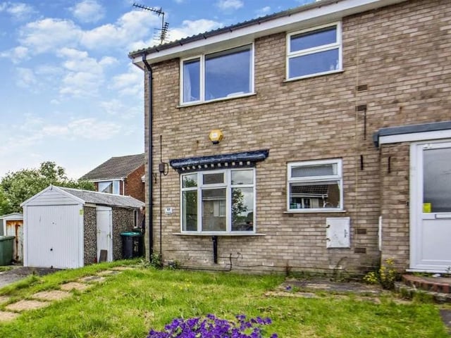 This 1 bed flat, in Almond Rise, Forest Town, Mansfield is on the market for £59,000. With no onward chain, this property offers a smooth and hassle-free buying process