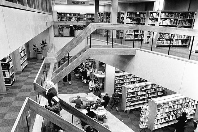 Opening of the new library in Mansfield Four Seasons in 1977.