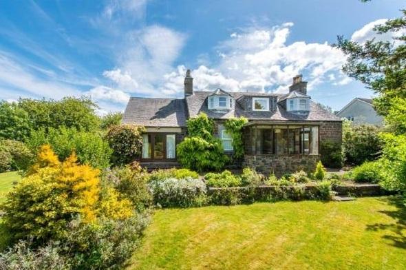 3 bedroom detached house for sale in Perth
