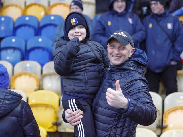 Mansfield Town suffered a fifth straight League One defeat after being beaten by Huddersfield.