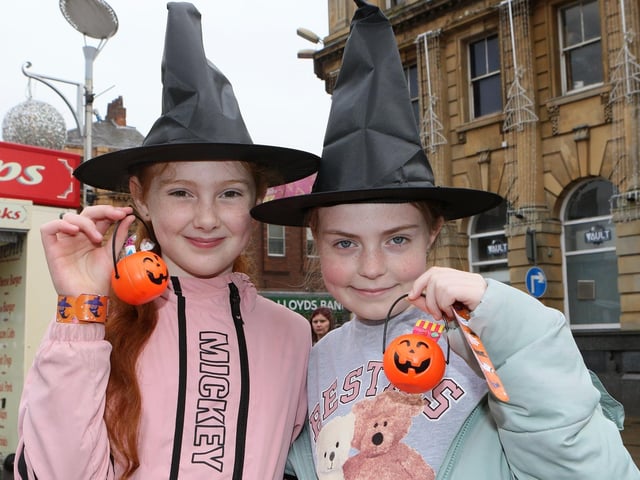 Kiara-Rhiann Woodward and Miley-Rose Bevan in 2023. Mansfield market place.