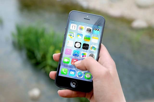 Police are warning people of the threat of phone thieves stealing their account details. Photo: Other
