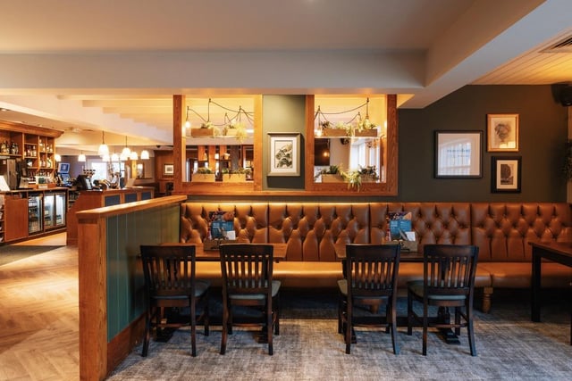 The pub’s refresh has seen the introduction of new wallpaper, stylish lighting, updated seating, and uplifting colour palettes.