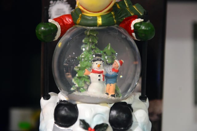 Snow globes are the best way to add a little frost to your Christmas decorations.