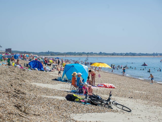 People making the most of the heatwave at Eastern Parade. Picture: Habibur Rahman