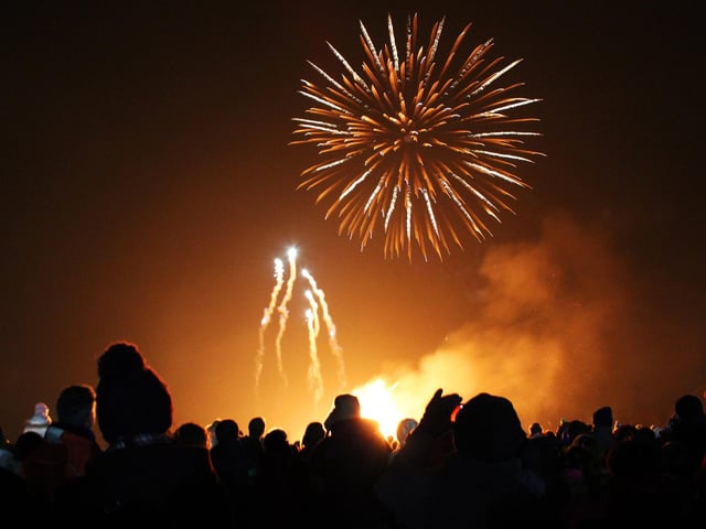 The fireworks action continues at Mansfield Lawn Tennis Club on Sunday evening. A bonfire and professional display is being hosted by the Pheasant Hill club, complete with tennis taster sessions for youngsters from 5.30 pm. The event will include a licensed bar and traditional Bonfire Night food such as toffee apples and treacle toffee.