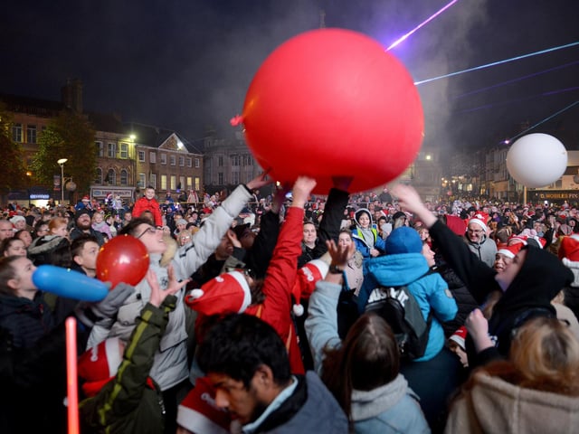 Mansfield Christmas lights switch on 2019