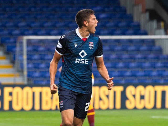 Macron x Ross County looks to be a very nice partnership. The pattern through the shirt is a little away from the norm and the white trim keeps in line with the sponsor. Subtle red in the collar goes with the club badge and really adds to the kit.