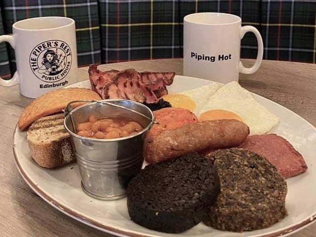 The Piper’s Rest is described as the “best pub” and as having “great food”.
