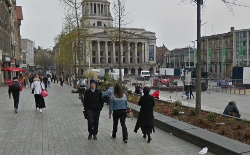 Wie wird das Sturmhaubenverbot in Nottingham durchgesetzt?