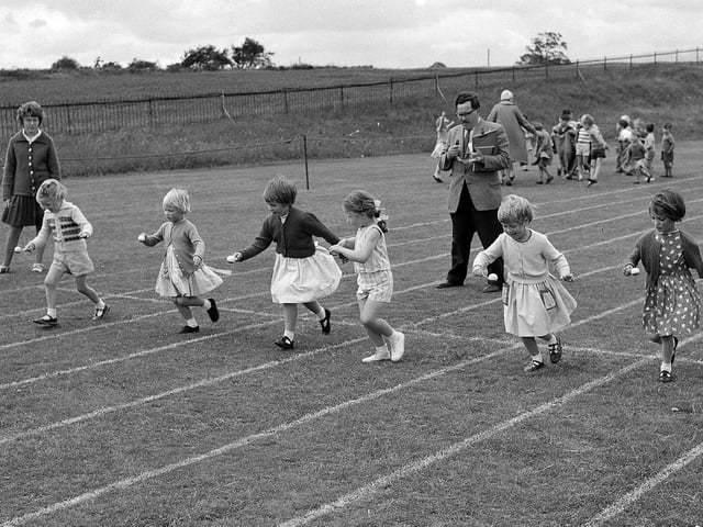 Did you go to this school? Do you recognise any of the little runners here?