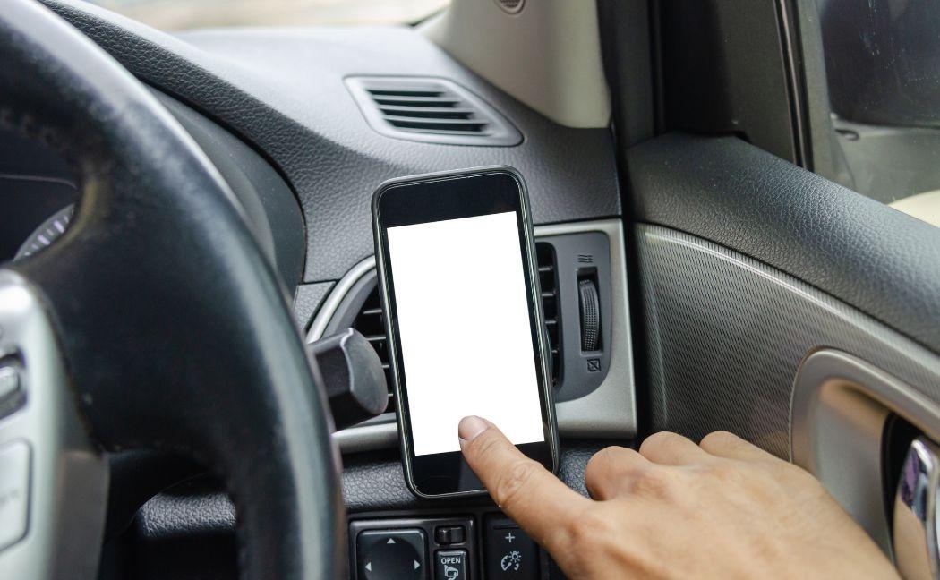 Warning for Notts drivers who use mobile phones to navigate