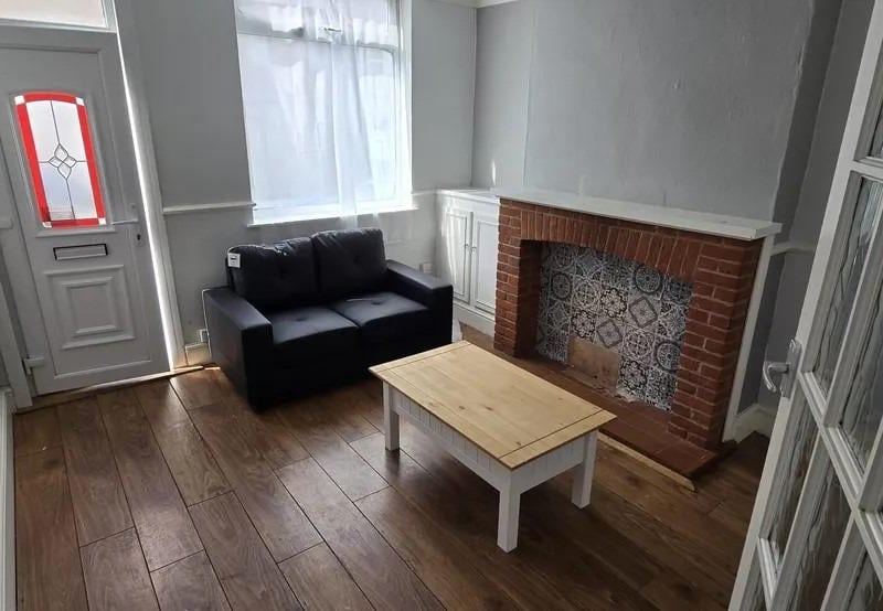Situated on a quiet road in a highly sought-after area, this well-presented 2-bedroom property offers a peaceful living environment with easy access to local amenities.