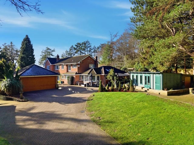 This truly unique property also boasts direct access to Newstead Abbey.