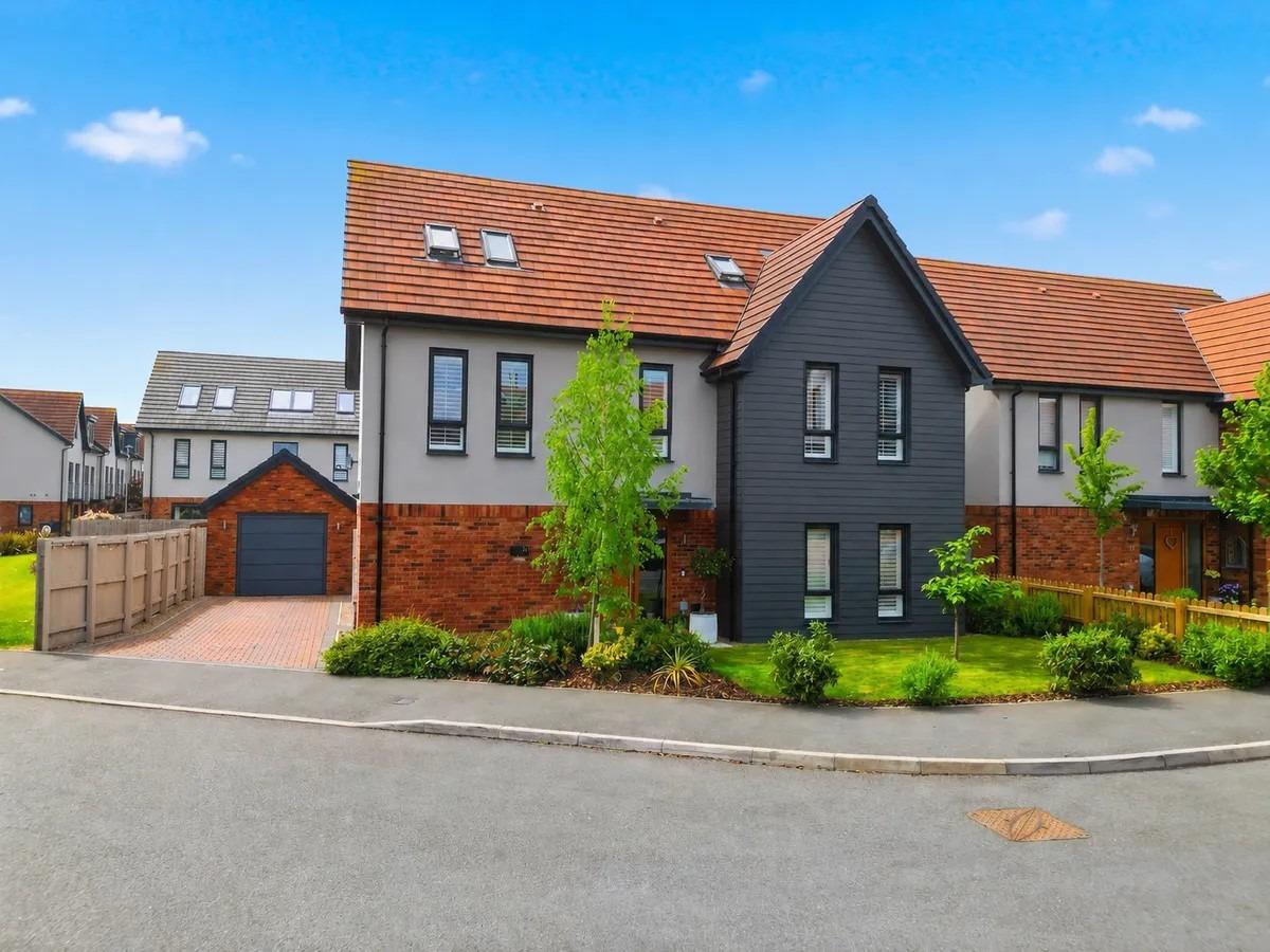 This property occupies a superb position on the highly sought-after and beautifully designed development in Edwinstowe