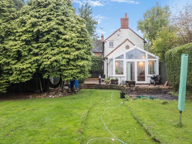 Discover the perfect blend of contemporary living and comfort in this elegant 3-bedroom cottage, nestled in a desirable location.