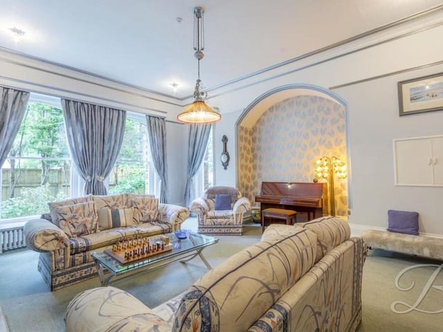 A majestic alcove is an attractive asset in the drawing room. The floor is carpeted.