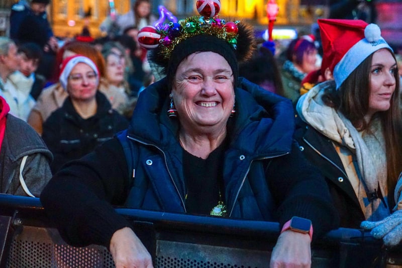 Audiences were all smiles at Mansfield Christmas lights switch-on.
