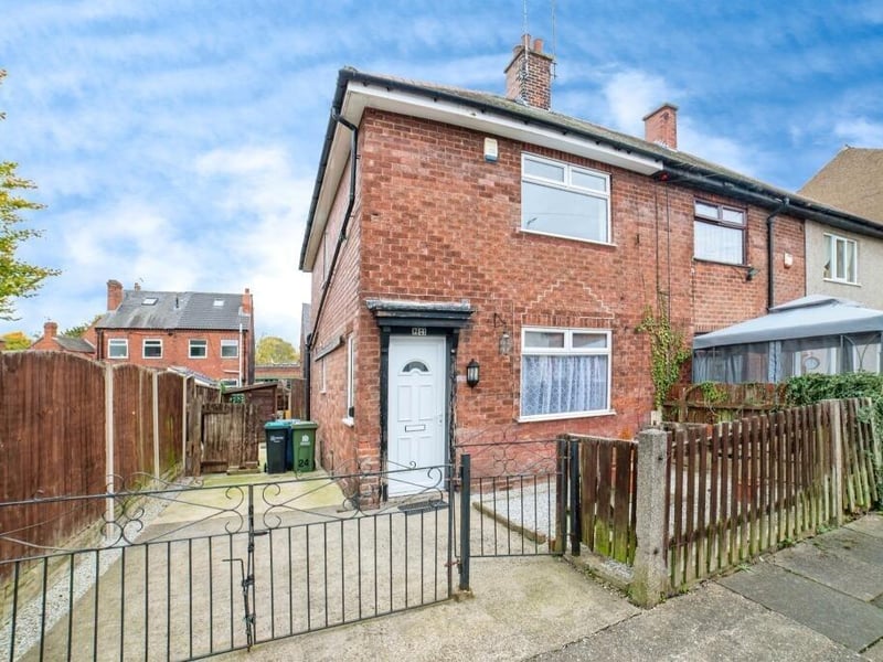 This two bedroom house has no chain and easy access to the M1. Off-street parking and close to parks and nature walks.