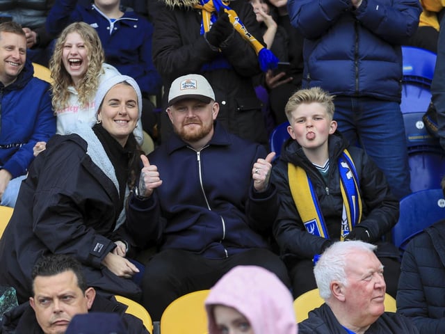A sloppy Mansfield Town were well beaten by Reading on Easter Monday.