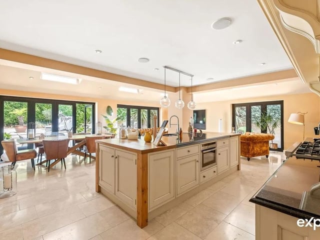 A remarkable executive detached family property enjoying a luxury lifestyle in a private and premium address in a plot of one-fifth of an acre that comes with ample private parking and integral oversized double garaging. The breath-taking open-plan living/dining kitchen of unparalleled quality centres around a standout central island, with sets of bi-folding doors framing the rear garden with enticing glimpses of the mesmerizing terrace and swimming pool beyond.