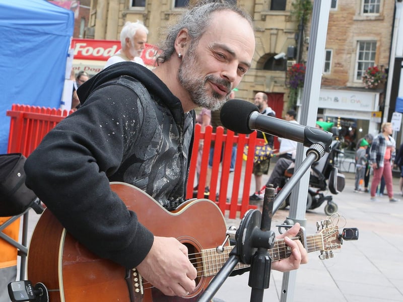 Mansfield musician Wes Dolan singing for the crowds.