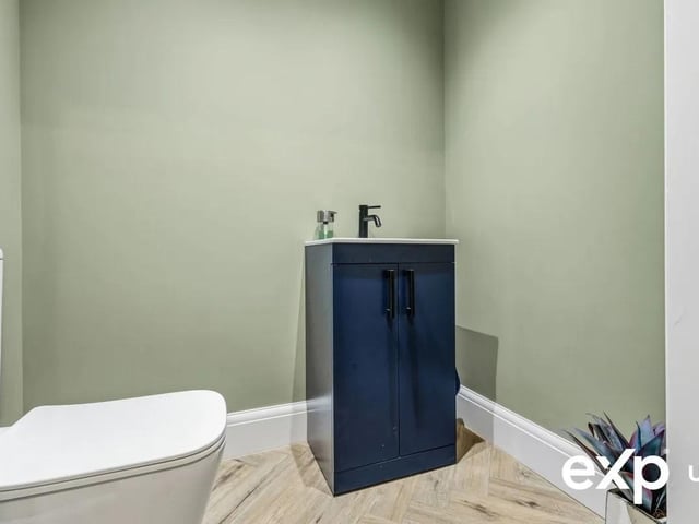 The ground floor features a convenient cloakroom with low-flush w.c. and a washbasin, with your choice from a selection of stylish tiling finishes