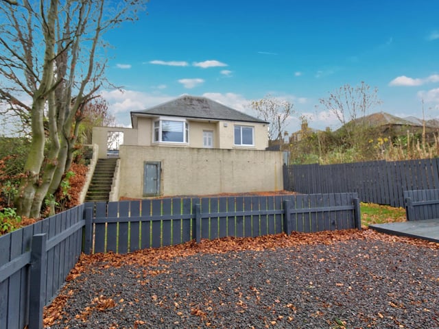 2 bedroom detached bungalow in Downfield.
Average house price in City of Dundee - £131,418.