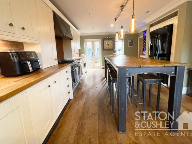 The kitchen offers so much that it is an area for the whole family to enjoy, Feature lighting, spotlights, under-lighting and steel plinths add to its appearance.