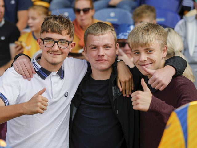 A big home crowd saw Mansfield Town draw with Stockport County.