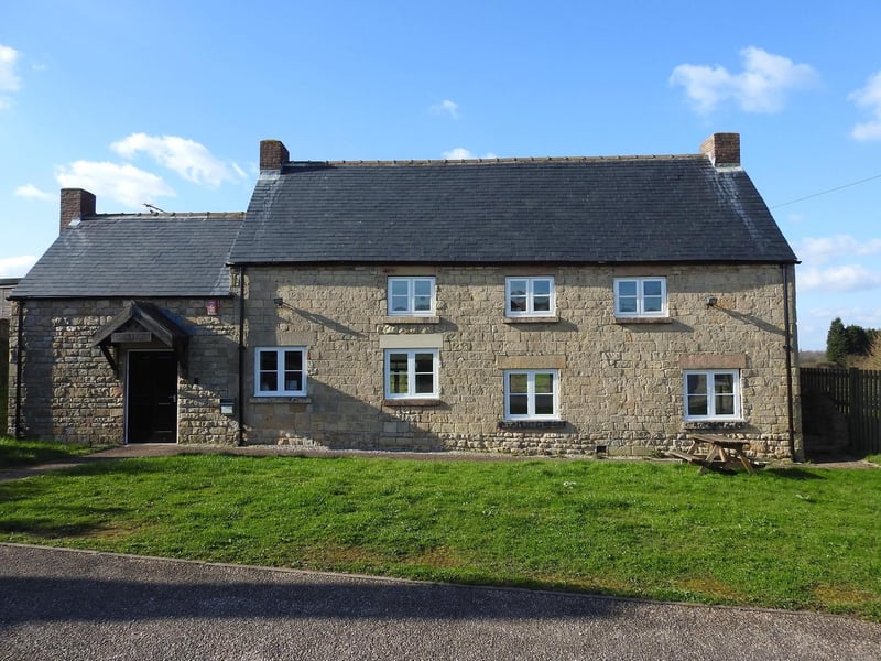 Langwith Bassett Hall on Rectory Road in Langwith, Mansfield, boasts a 4.9-star rating on Google reviews. This picturesque function hall with a kitchen is located in the rural village of Upper Langwith.