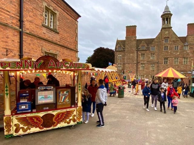 Visit Rufford Abbey Country Park on Saturday, Sunday or Monday (10.30 am to 4 pm) for some good old-fashioned family fun. A mini vintage funfair revisits the magical days of the 1900s, 50s, 60s and 70s. Take your kids on a trip back to the old days and visit an original funfair, set up as it would have been back then.