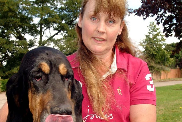 Royalty the blood donor bloodhound with owner Sue Shaw-Browne of Kings Clipstone in 2007.