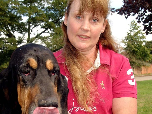 Royalty the blood donor bloodhound with owner Sue Shaw-Browne of Kings Clipstone in 2007.