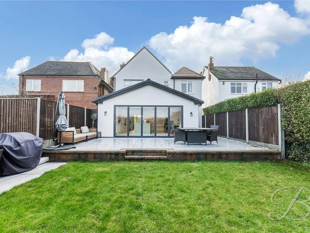 The garden features a spacious and enclosed garden to the rear with a paved seating area, extensive and well-maintained lawn.
