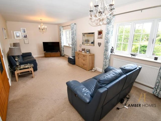 One of the main rooms on the ground floor is this spacious sitting room. In fact, ample space to combine relaxation with entertainment.