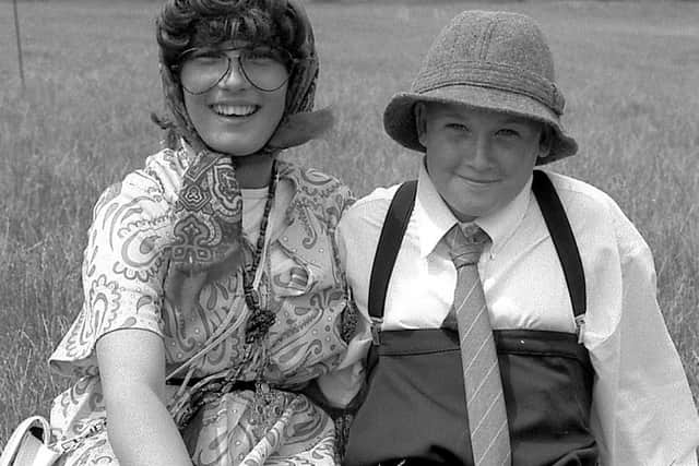 1989: This duo from Rufford School in Edwinstowe pose for this fabulous snap before their fun run. Did you go to this school?