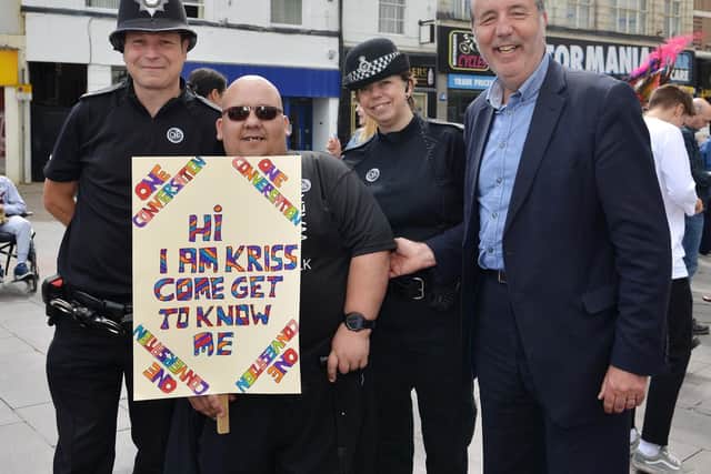 Kriss Steer with PCs Paul Kanikowski and Andrea Gummer, and Nottinghamshire Police and Crime Commissioner Paddy Tipping