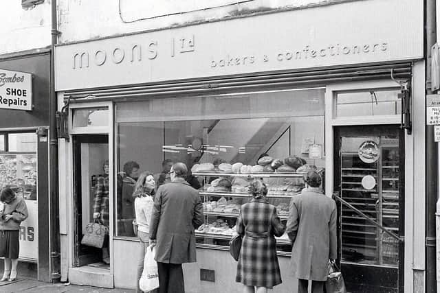 1981: Customers admire the freshly baked loaves in the window of Moons on Queen Street. Did you buy any delicious cakes from here?