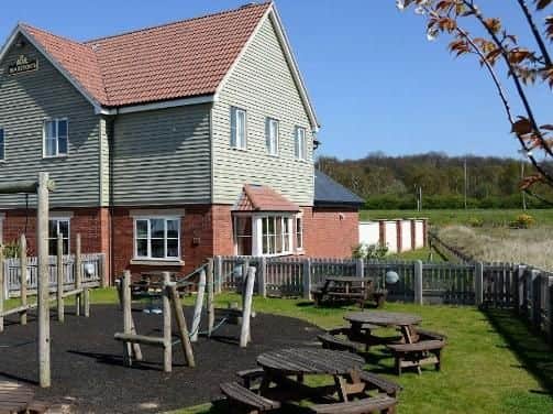 Spacious tavern with contemporary decor, offering hearty English grub, a full bar & outdoor tables. In Oakleaf Close, Mansfield.